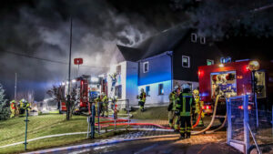 Leutersdorf - Holzverschlag-Brand Greift Auf Wohnhaus über ...