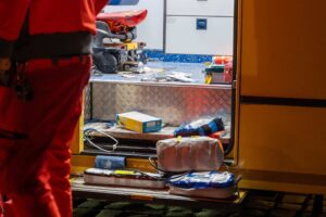 Rettungskräfte angegriffen – Rettungswagen nach Gewaltattacke einsatzunfähig