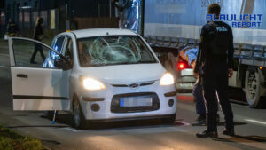 Mann beim Einweisen eines Sattelzugs von Pkw erfasst