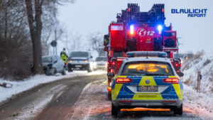 Pkw prallt auf der B 96 bei Zittau gegen Baum