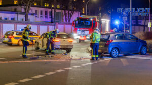 Zwei Autos kollidieren auf Kreuzung in Zittau – Seniorin bei Unfall leicht verletzt