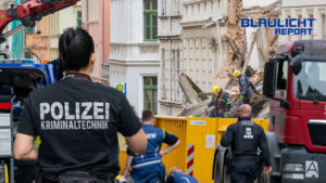 Suche nach Vermissten läuft weiter: Bewohner holen in Polizeibegleitung ihr Hab und Gut aus Wohnungen – Kriminatltechniker vor Ort