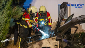 Fahrzeug in Flammen: Polizei ermittelt wegen Brandstiftung