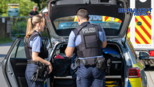 Unfallflucht nach Kollision mit E-Bike: Drei Kinder und eine Frau verletzt